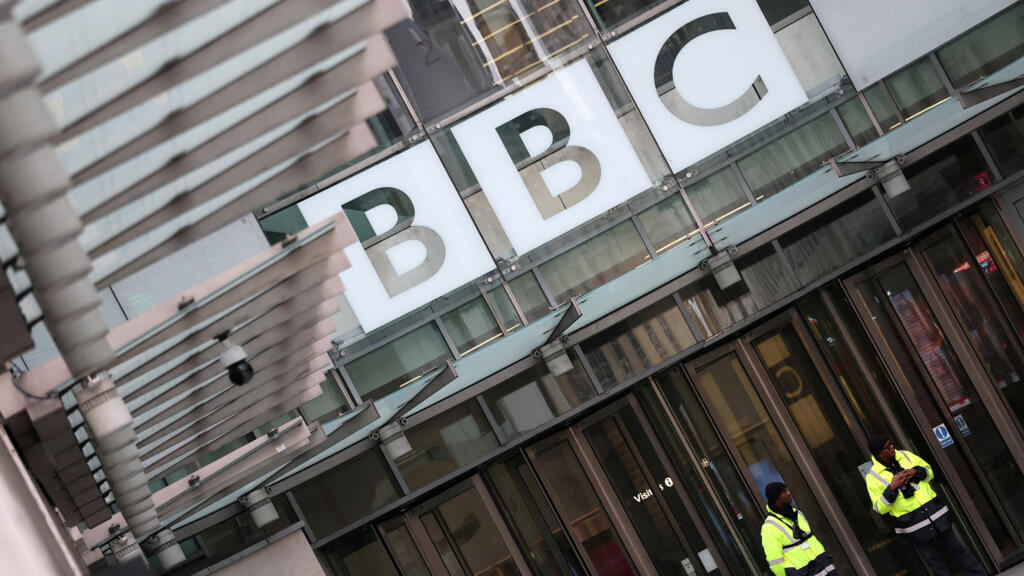 Montage trompeur : Donald Trump poursuit la BBC pour 10 milliards de dollars