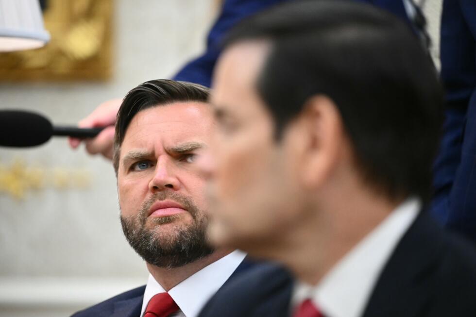 Le vice-président américain JD Vance pendant la rencontre du président américain Donald Trump et du président ukrainien Volodymyr Zelensky dans le Bureau ovale, à la Maison Blanche, le 18 août 2025