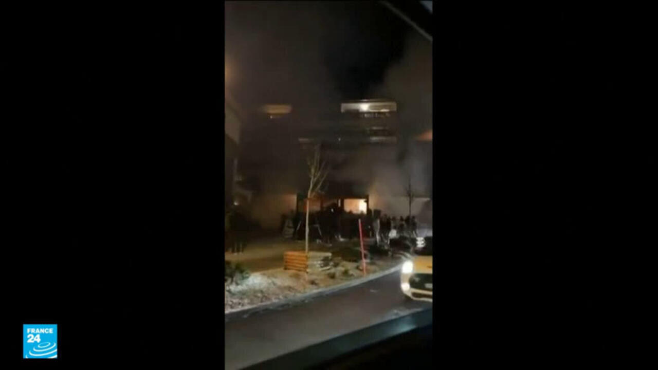 سويسرا: الشرطة تعلن مقتل 40 شخصا وإصابة أكثر من 100 في الحريق داخل منتجع للتزلج