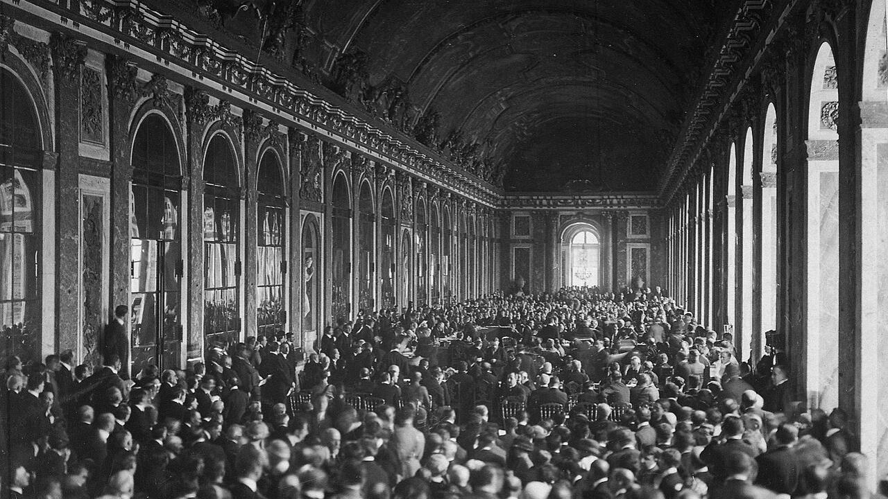 Comment Les Allemands Appellent Le Traite De Versailles Le traité de Versailles "n'est pas la cause directe et unique de la Seconde  Guerre mondiale"