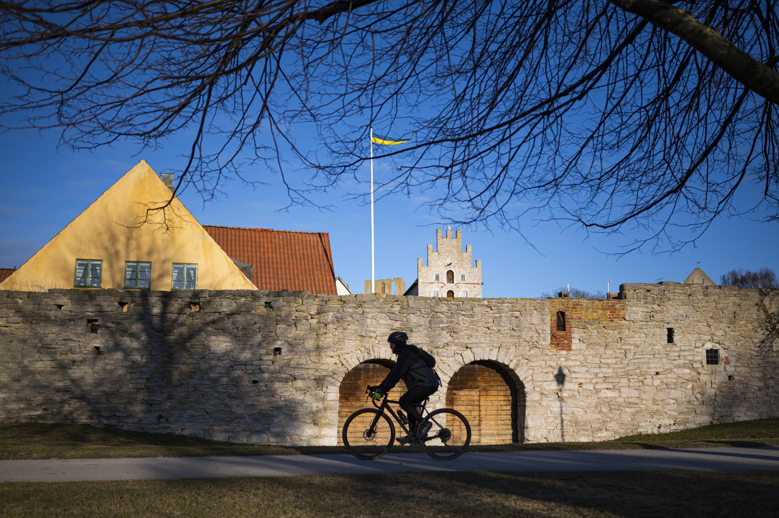 Local authorities responded by appealing for calm after Russian fighter jets violated Swedish airspace near Gotland