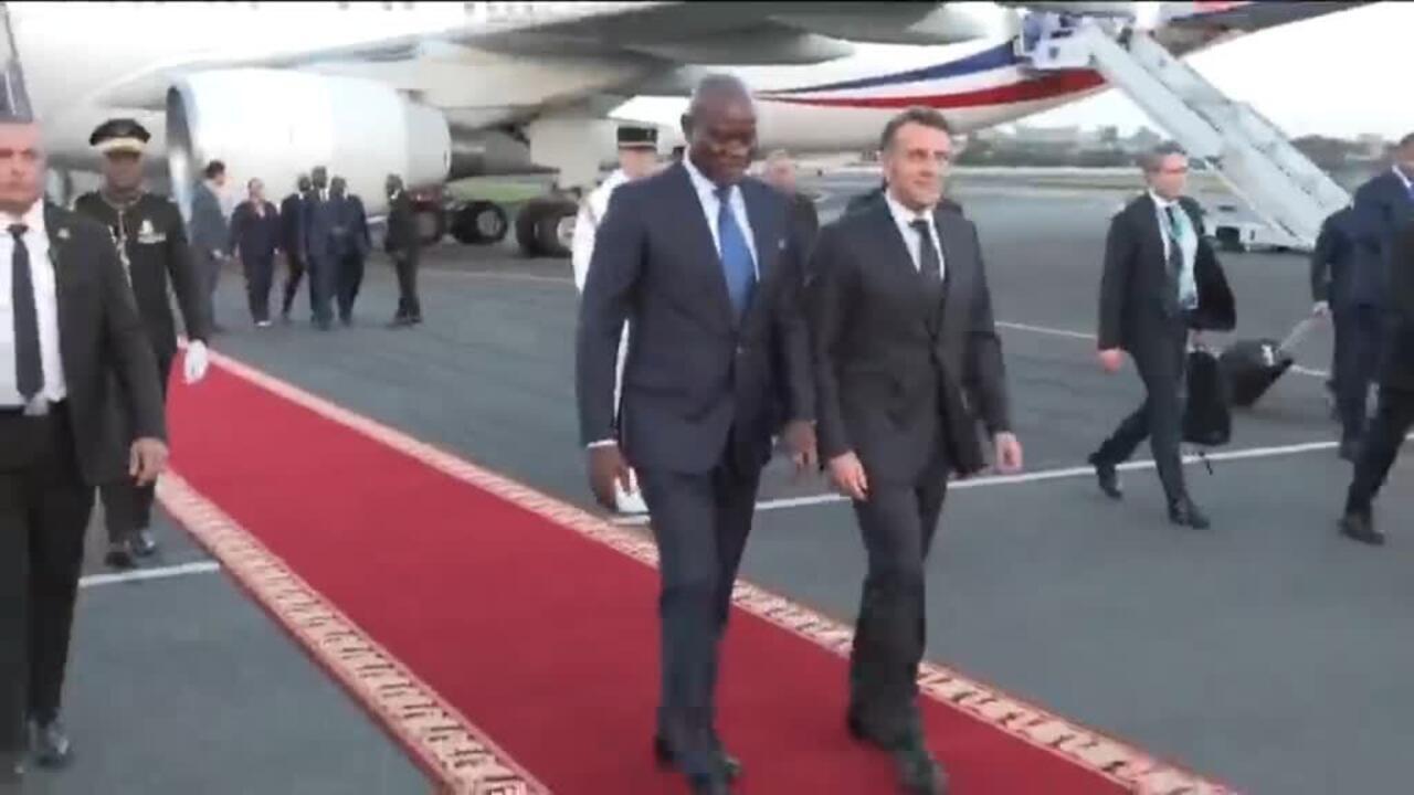 ماكرون يصل إلى الغابون لـ "تعزيز وتجديد" الشراكة الثنائية