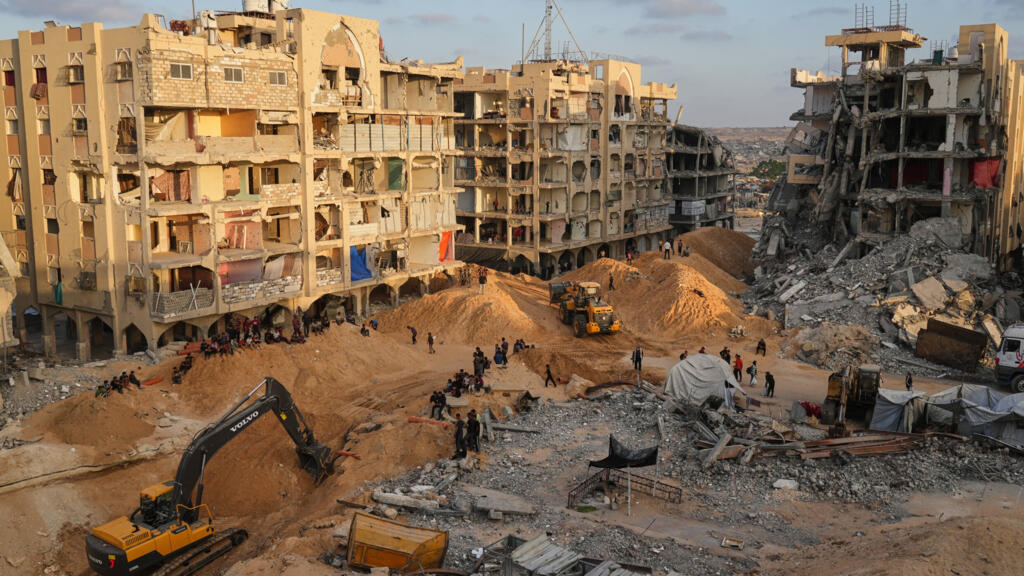 Gaza : la Croix-Rouge, le Hamas et une équipe égyptienne cherchent des corps d'otages, selon Israël