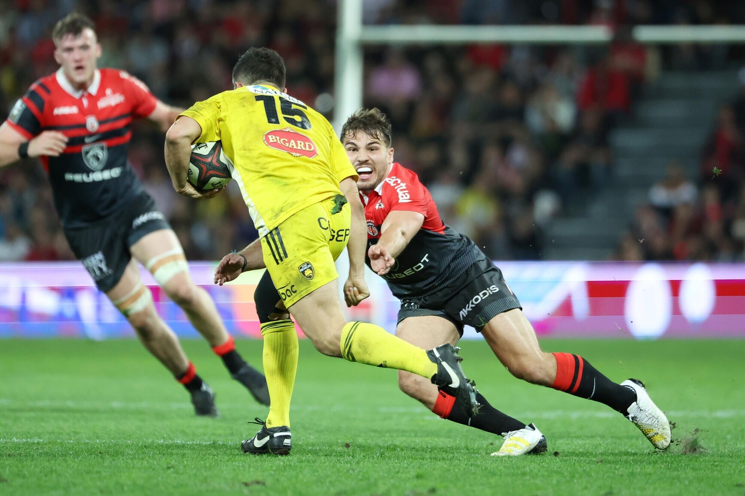 Top 14 La Rochelle voit rouge et laisse Toulouse s'envoler au classement