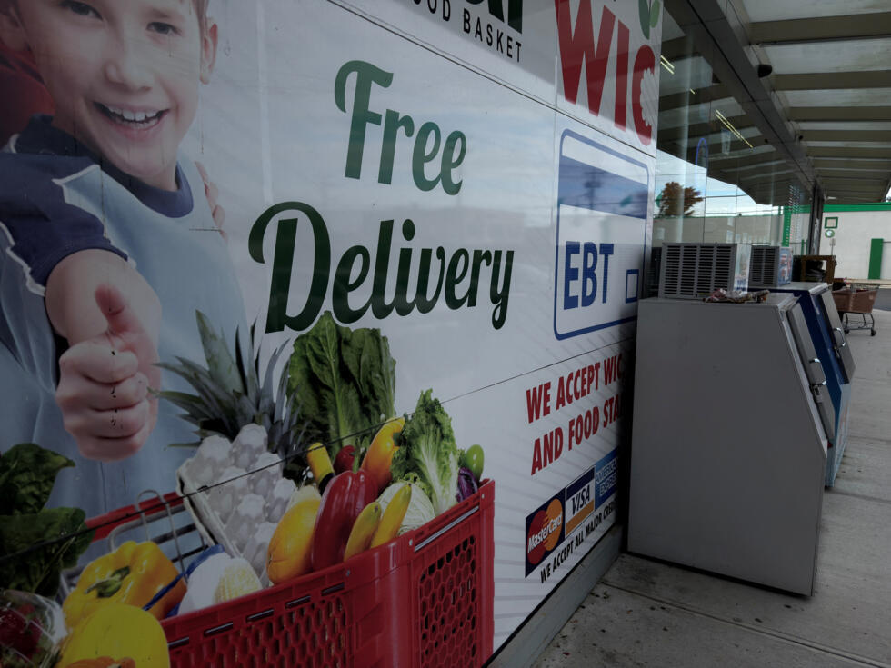 Un cartel sobre cupones de alimentos. Debido al cierre del Gobierno estadounidense, dos jueces dictaminaron que debía utilizar fondos de contingencia para pagar las prestaciones en noviembre.