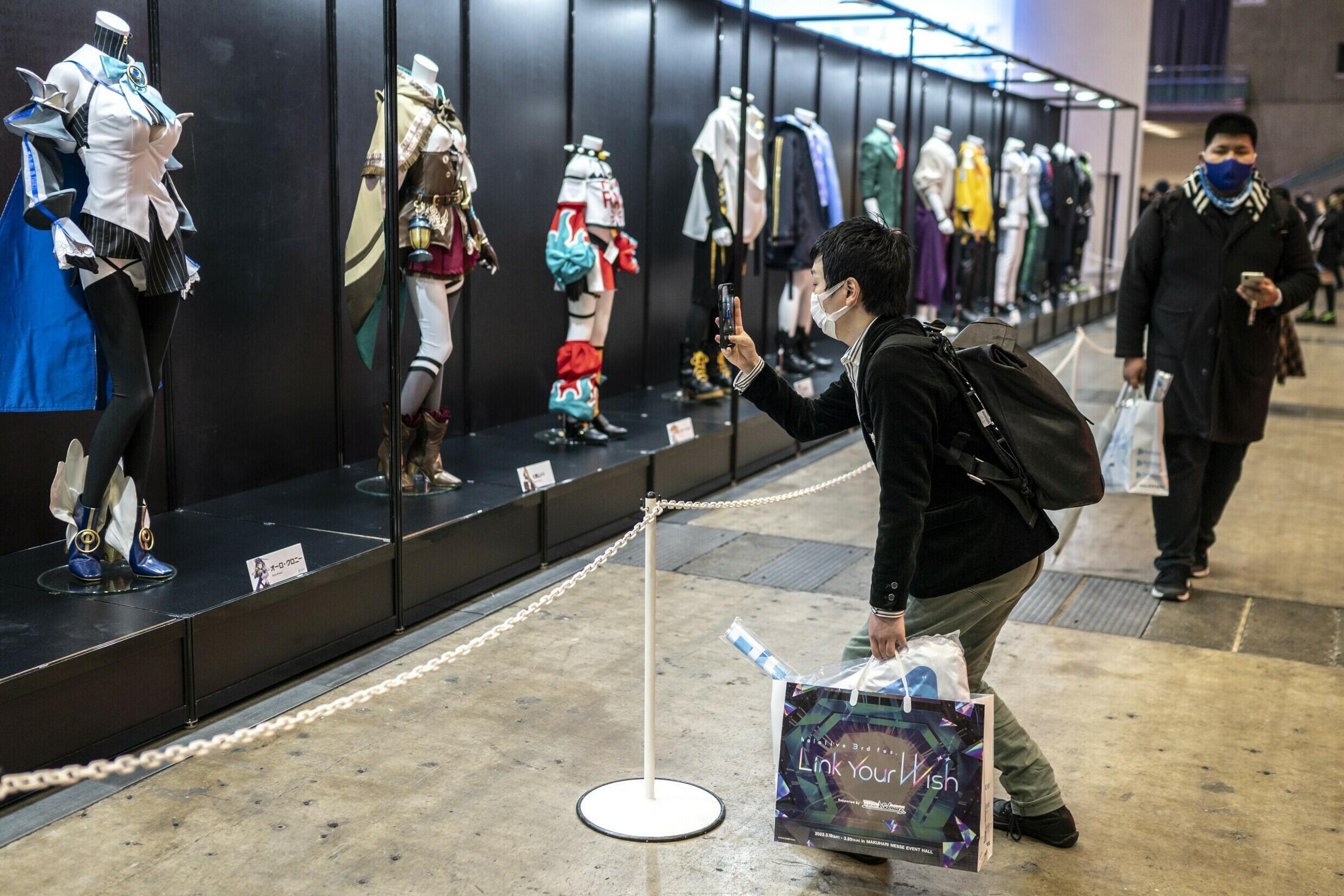 専門家は、ファンの献身は他のファンのサブカルチャーが日本で機能する方法に関連していると言います