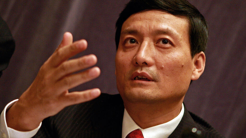 China’s industry minister faces corruption probe