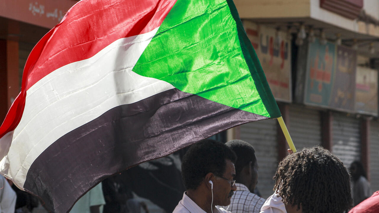 الحكومة السودانية ترفض مقترح هدنة وتتمسك بالمشاركة في الانتقال