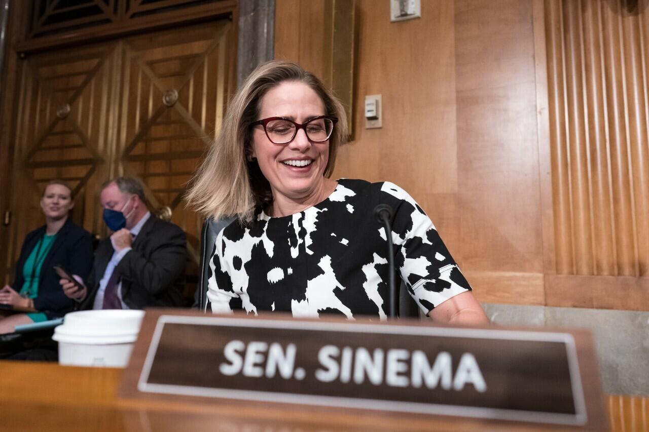 La senadora demócrata por Arizona, Kyrsten Sinema, impulsó un punto del proyecto de ley que buscará combatir la sequía en el oeste del país. Foto de enero de 2022.