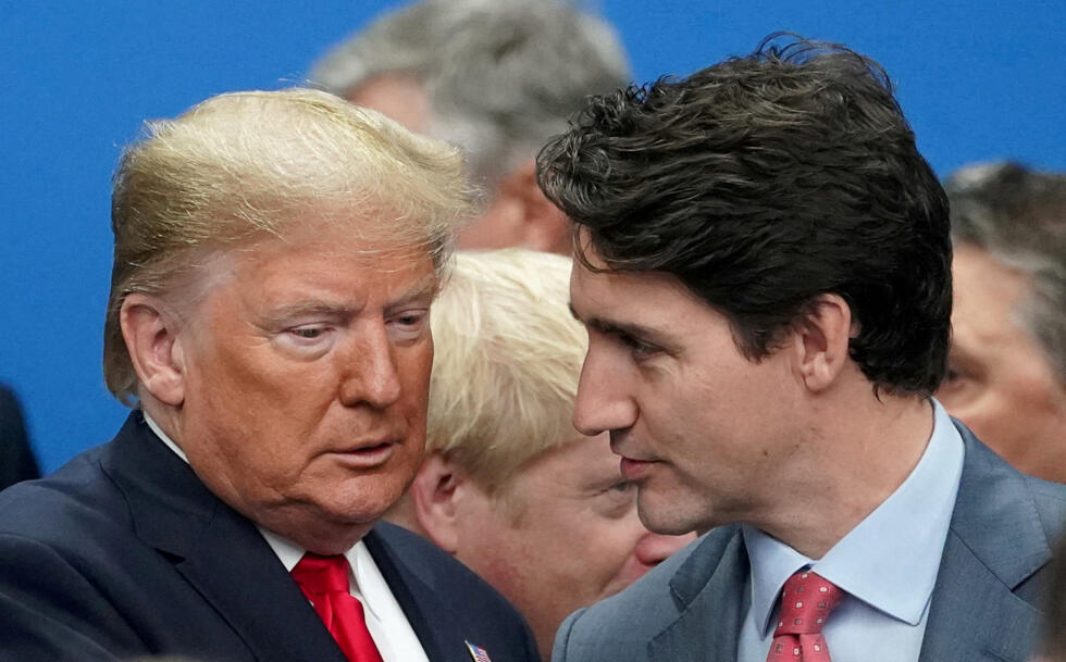FOTO ARCHIVO: El presidente de Estados Unidos, Donald Trump, habla con el primer ministro de Canadá, Justin Trudeau, durante una sesión plenaria de la Organización del Tratado del Atlántico Norte en la cumbre de la OTAN en Watford, Gran Bretaña, 4 de diciembre de 2019.