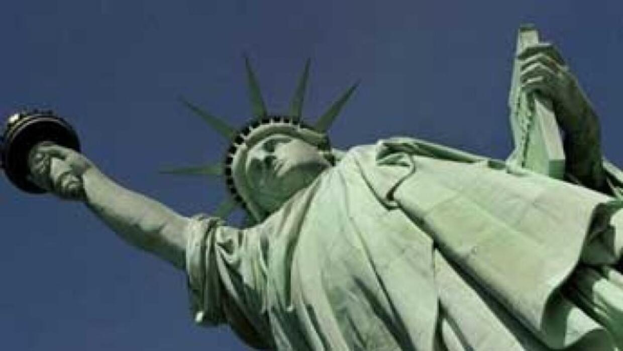Statue of Liberty declared safe after bomb scare
