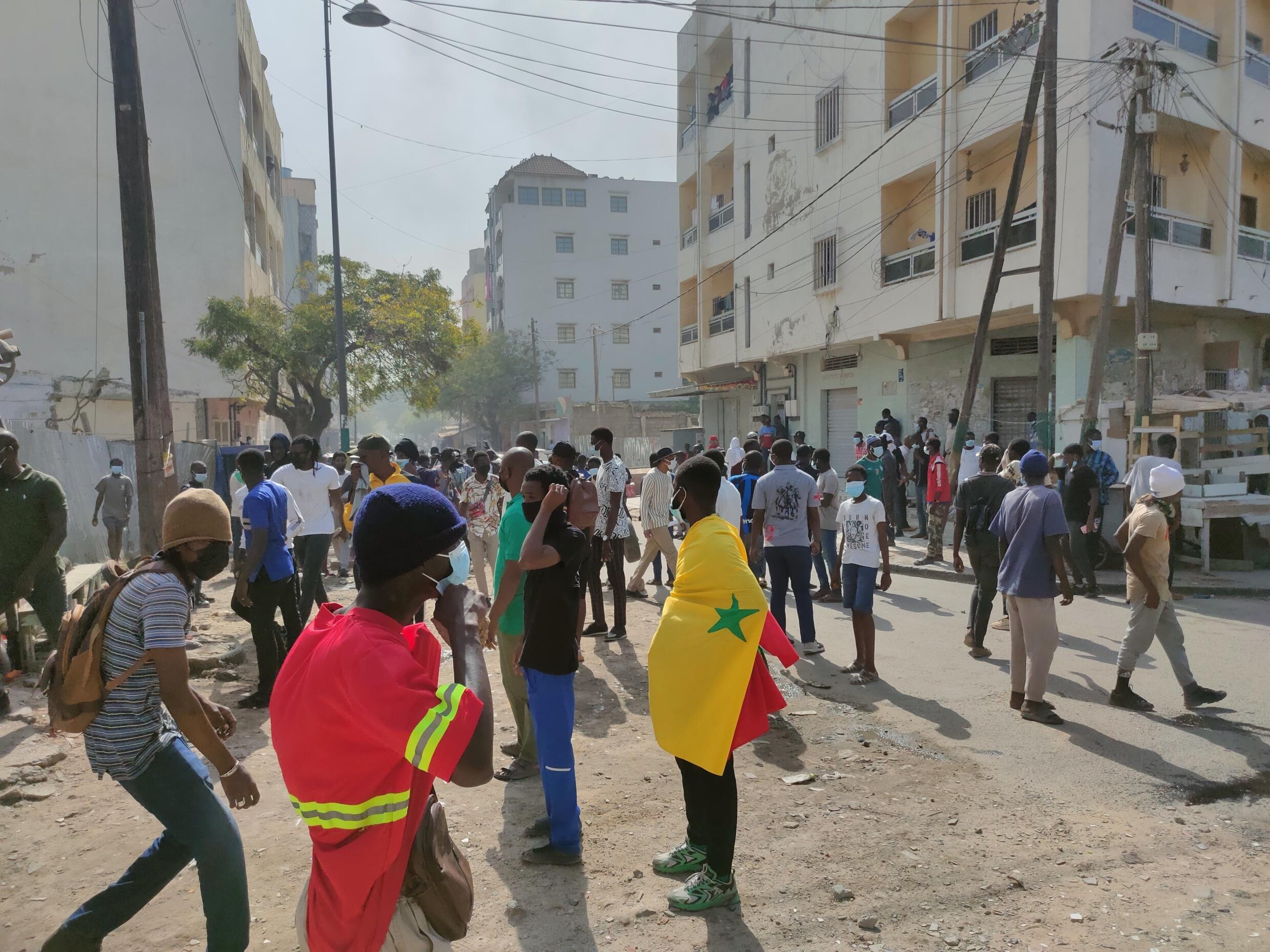 Des manifestants tentent d'accéder à la place de la Nation.