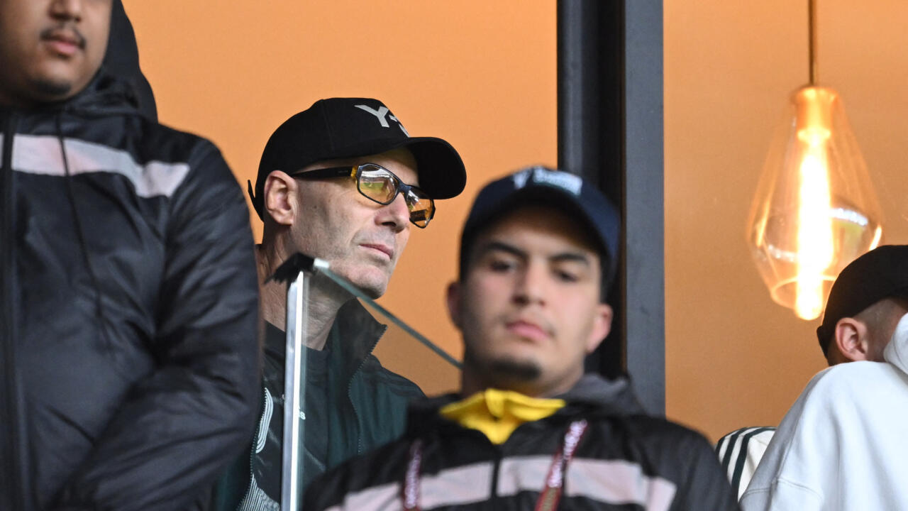 كأس الأمم الأفريقية 2025: حضور لافت للنجم زين الدين زيدان لمساندة ابنه لوكا حارس مرمى "الخضر"