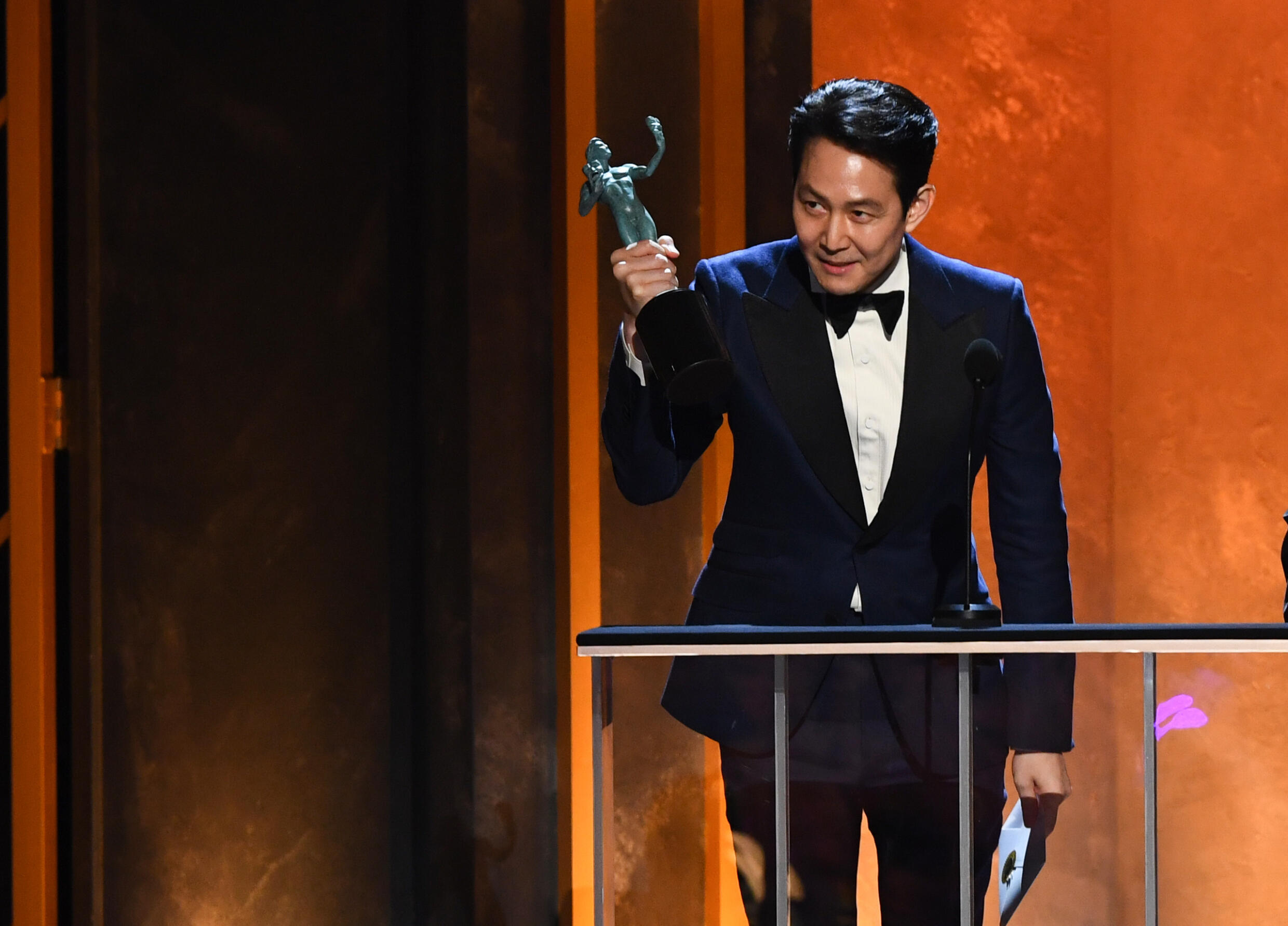 Lee Jung-jae zdobył w tym roku nagrodę Screen Actors Guild Award za rolę 456. gracza w „Squid Game”.