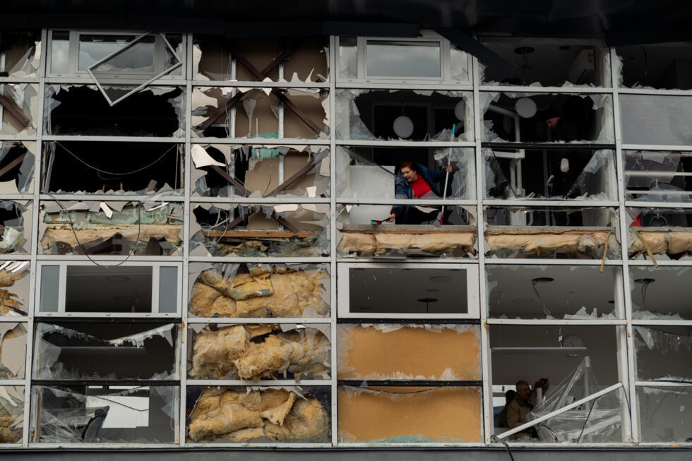 Une façade soufflée après une frappe russe sur Kiev, le 18 janvier 2025.