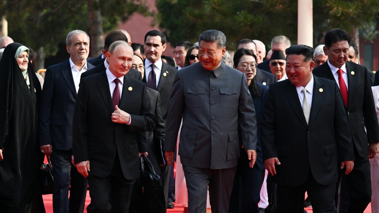 "Rajeunir en vieillissant" : un micro surprend Xi Jinping et Vladimir Poutine à parler d'immortalité