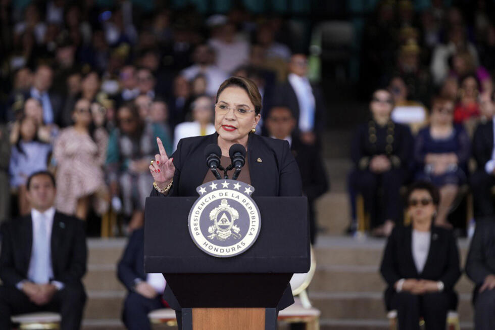 La presidenta hondureña, Xiomara Castro, habla en la ceremonia de traspaso de mando de las Fuerzas Armadas de Honduras, el 18 de diciembre de 2025, en Tegucigalpa.