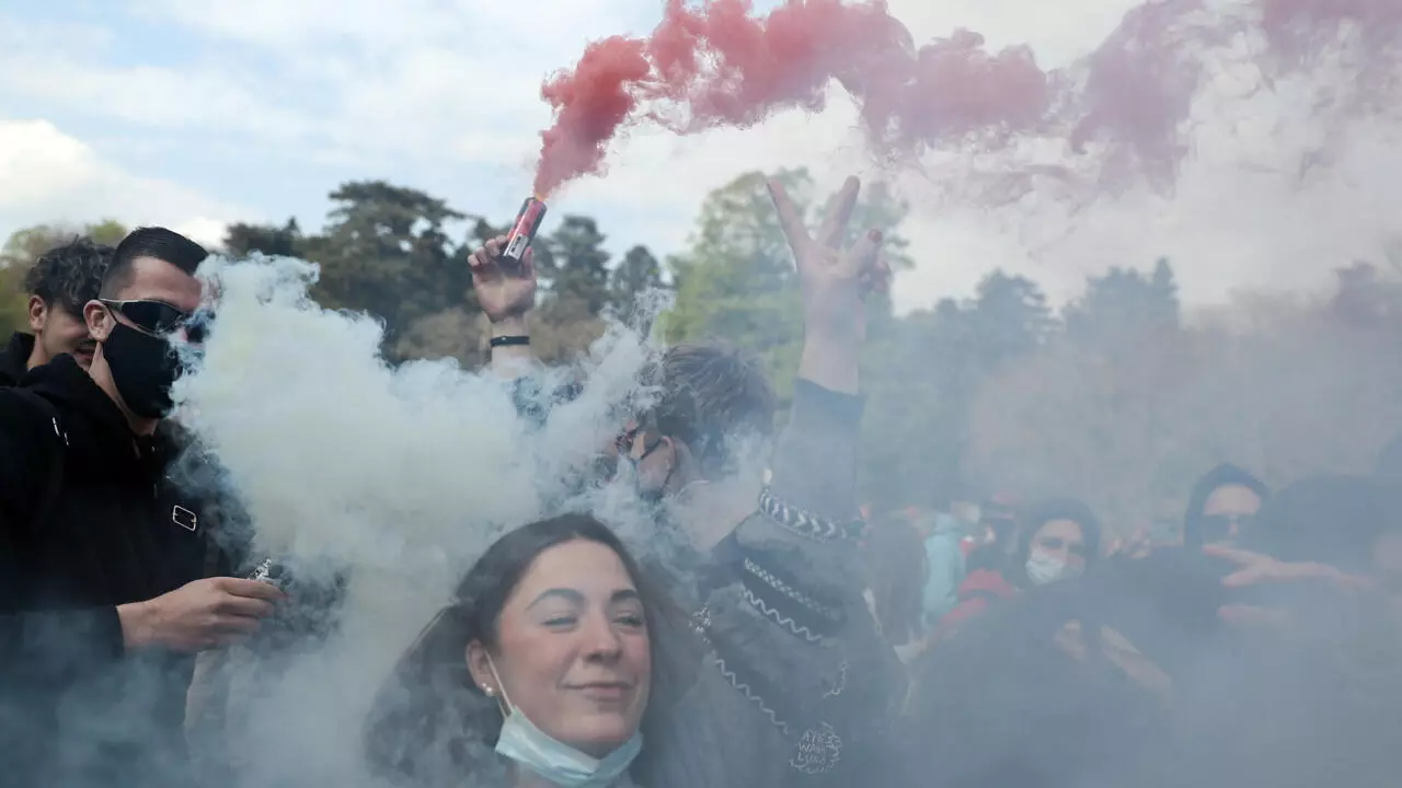 Belgian Police Fire Water Cannon To Clear Anti Lockdown Party France 24