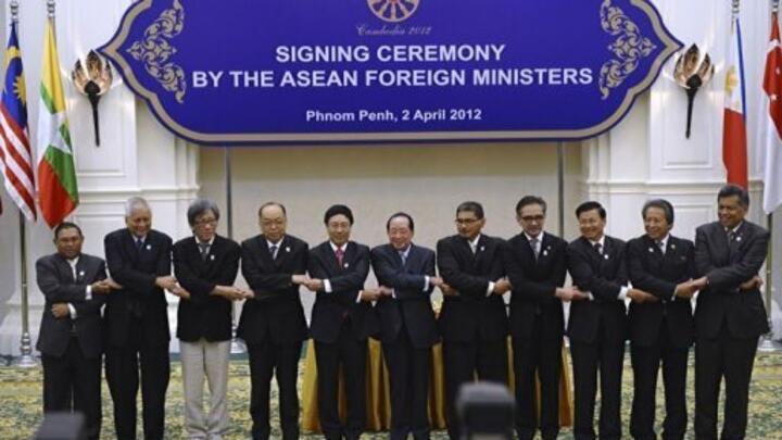 North Korea, Burma dominate as ASEAN talks kick off