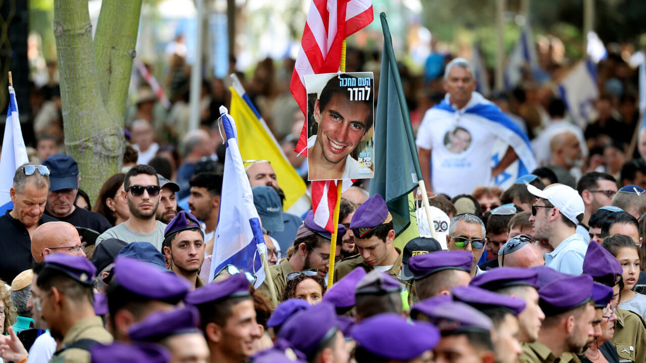 إسرائيل تشيّع ضابطا أعيد رفاته بعد مقتله في حرب غزة عام 2014