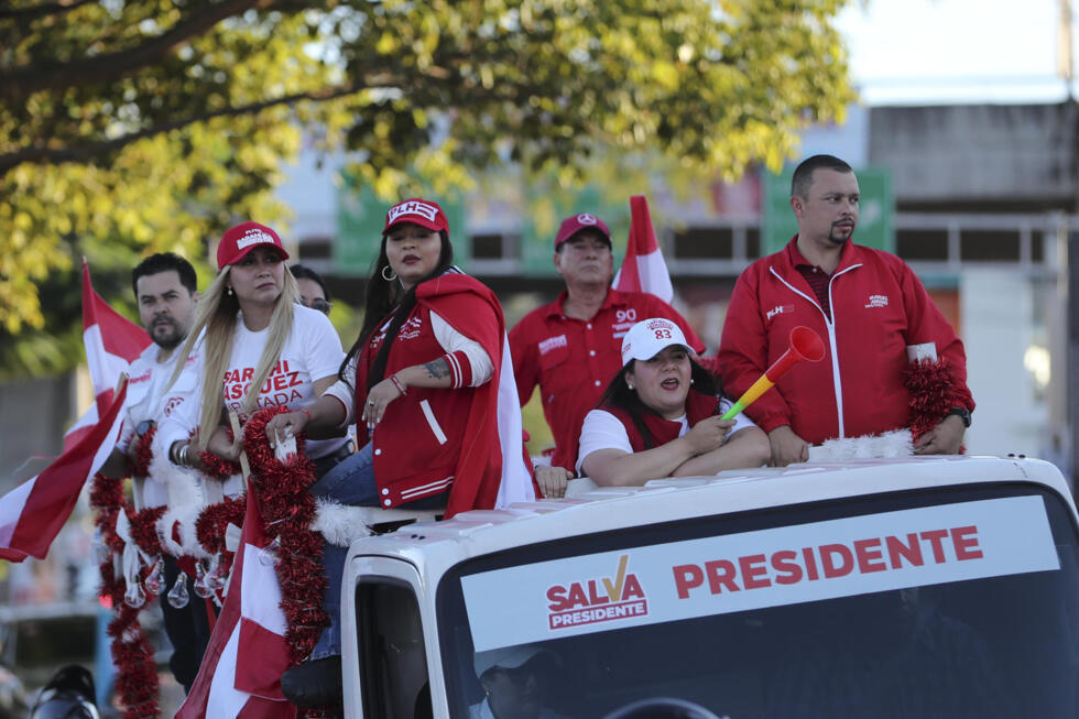 Archivo: simpatizantes del candidato a la presidencia de Honduras por el Partido Liberal, Salvador Nasralla, participan en una caravana como parte del cierre de su campaña este sábado, en Tegucigalpa, Honduras, el 23 de noviembre de 2025.