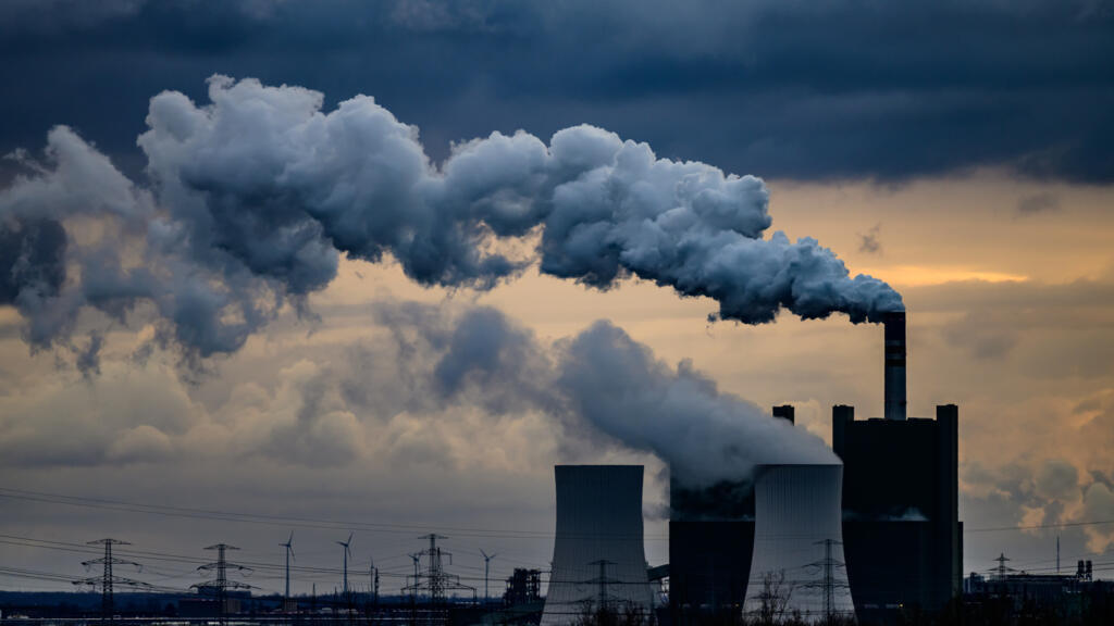 EU leaders push for 10-year carbon-cut deal ahead of UN climate summit
