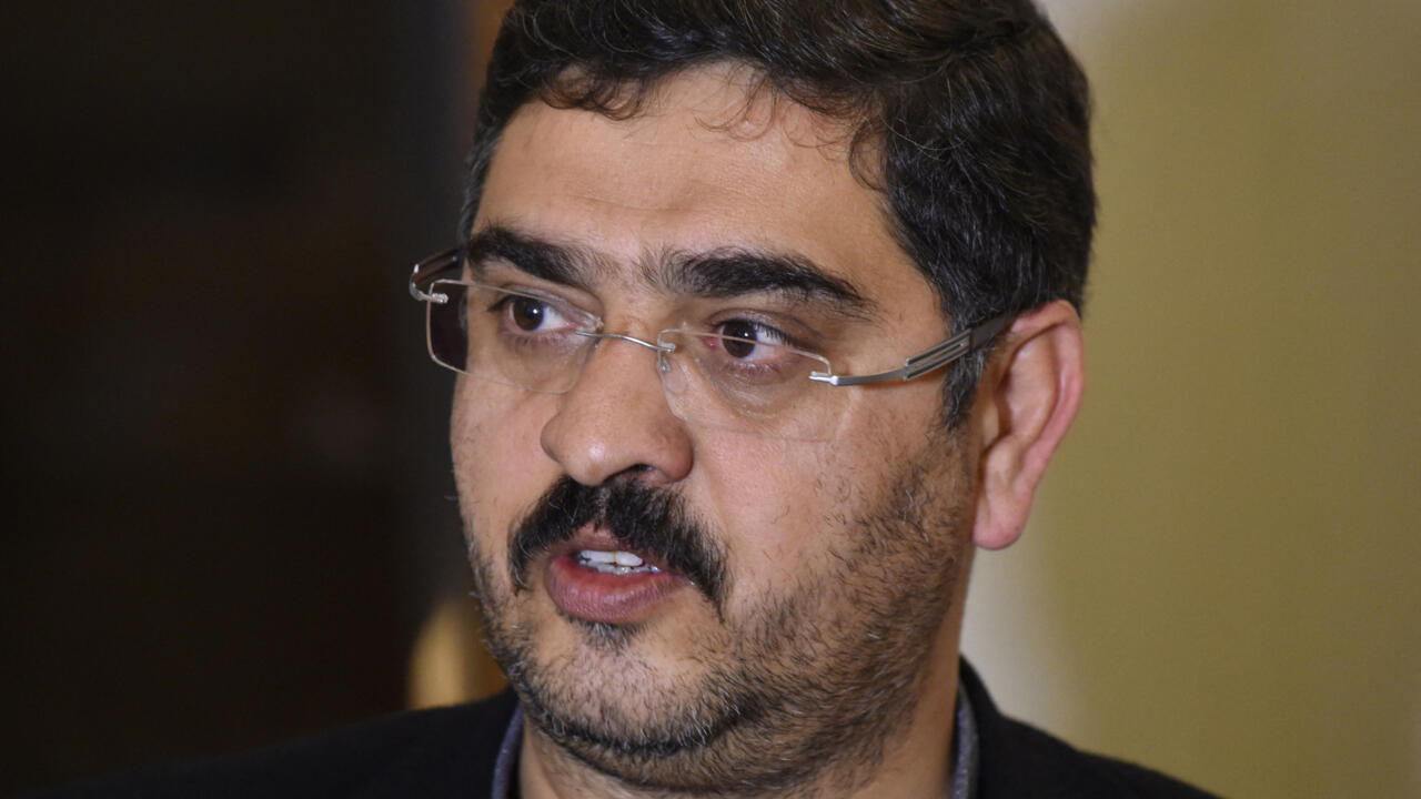 Малко известен сенатор е назначен за служебен премиер на Пакистан до следващите избори