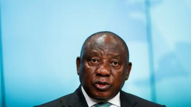 El destino del presidente sudafricano Cyril Ramaphosa está en el centro de atención tras la publicación de un informe en el que se afirma que "podría haber cometido violaciones y conductas indebidas" en el marco de un escándalo de robo que le persigue desde hace meses.