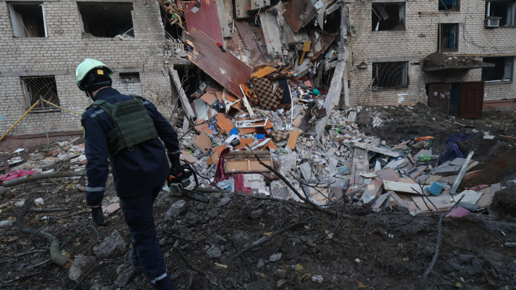 أوكرانيا: انقطاع الكهرباء عن قرابة 60 ألف شخص بعد هجمات روسية على زابوريجيا