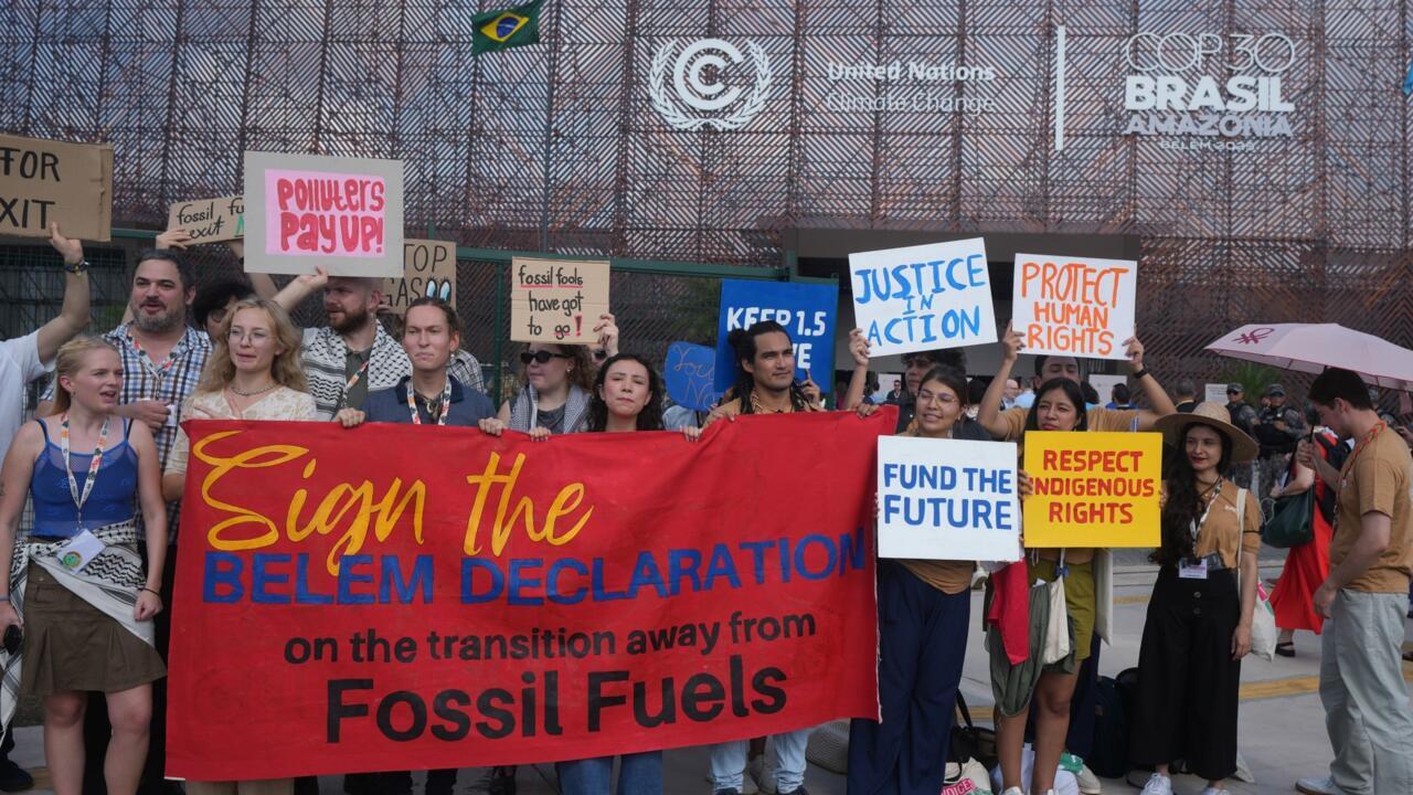 قمة المناخ 30: أكثرمن 30 دولة تعارض مسودة الاتفاق لعدم تضمنها خطة للتخلص من الوقود الأحفوري