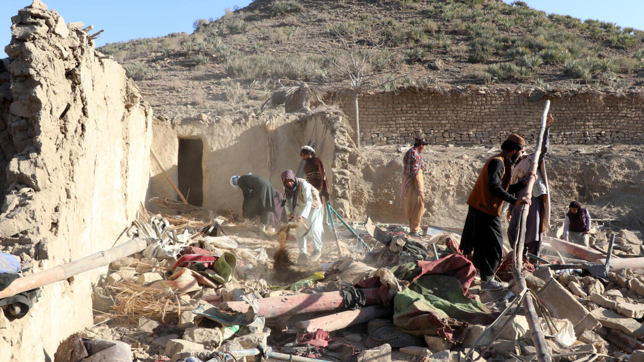 10 قتلى على الأقل بضربات باكستانية على أفغانستان وكابول تتوعد بالردّ