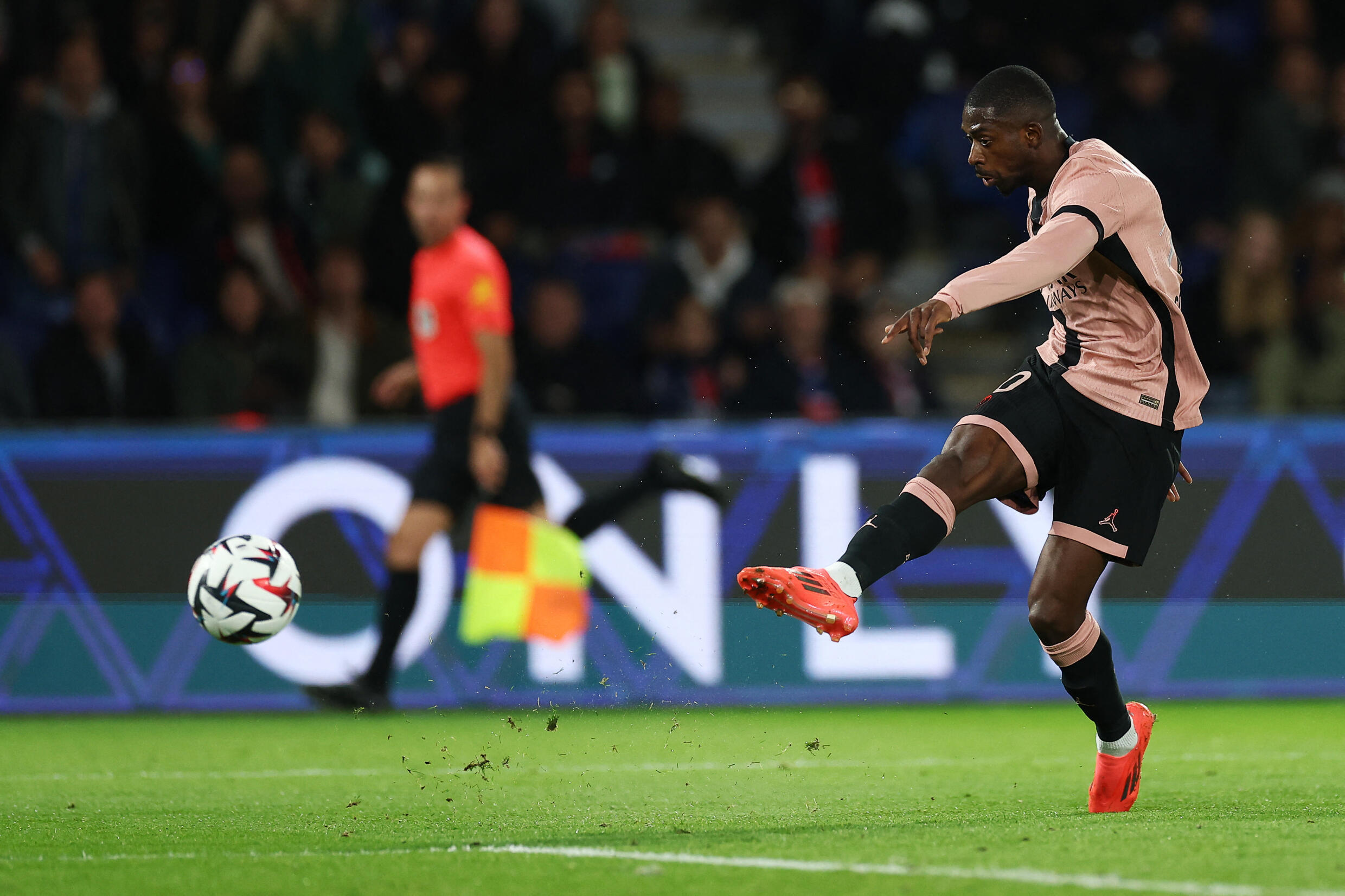 L'attaquant français du PSG Ousmane Dembélé pendant le match de football de Ligue 1 entre le Paris Saint-Germain et le Stade Rennais FC, au Parc des Princes à Paris, le 27 septembre 2024.