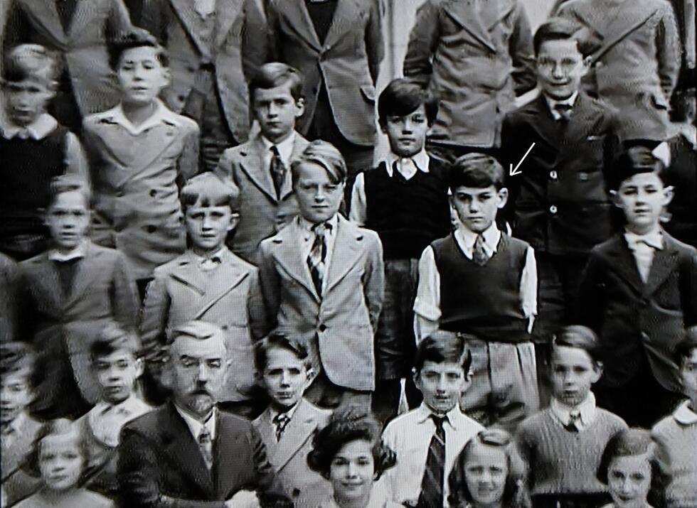 Robert Badinter (indicated by arrow) in a class photo taken in 1938 at Lycée Jason-de-Sailly, in Paris, where he was a pupil.