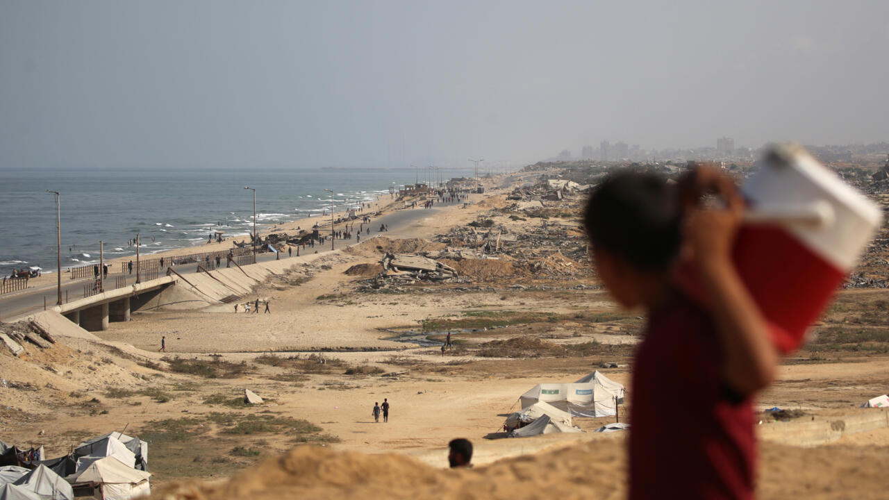 الجيش يواصل عملياته في غزة وحماس تعلن جهوزيتها للبدء بتبادل الرهائن