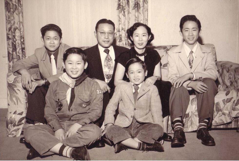 La familia de Howard Kakita en Estados Unidos. Él y uno de sus hermanos volvieron de Japón tras sobrevivir a la bomba atómica lanzada por Estados Unidos en Hiroshima.
