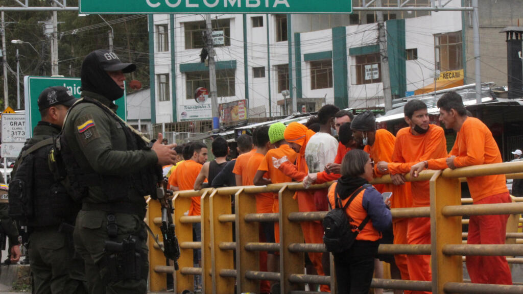 Colombia cuestiona la deportación de al menos 450 presos desde Ecuador