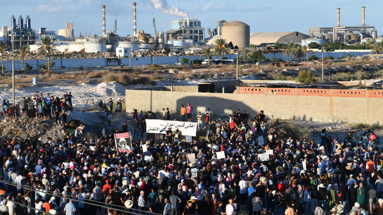 تظاهرة حاشدة في قابس بجنوب تونس تنديدا بالتلوث الصناعي