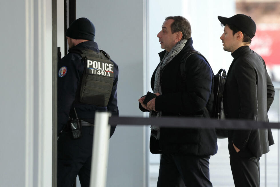 Pavel Durov, PDG et cofondateur de l'application de messagerie Telegram, arrivant au palais de justice de Paris pour une audience avec son avocat David-Olivier Kaminski (C), à Paris le 6 décembre 2024