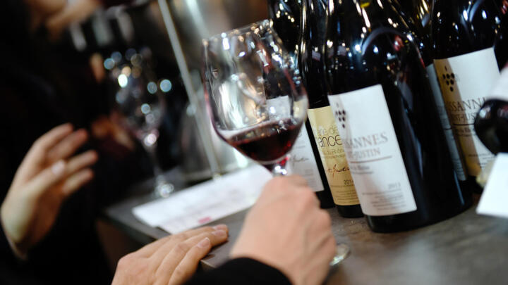 French government battles wine-growing senator over alcohol ads