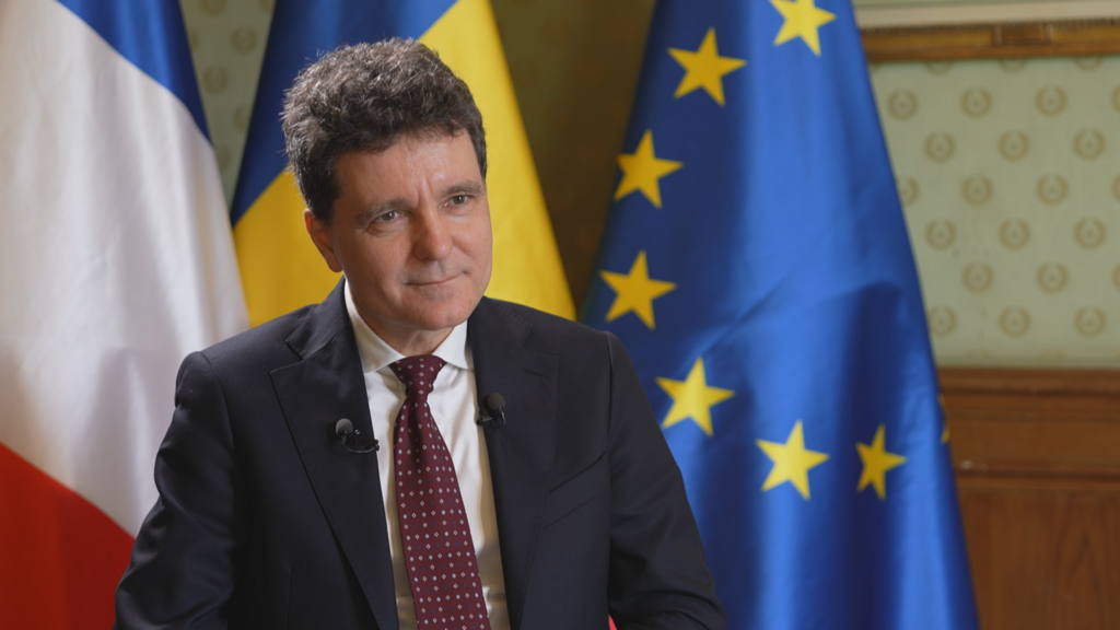 “سنركز على المعدات العسكرية الأوروبية وسنحسن دفاعنا”: الرئيس الروماني