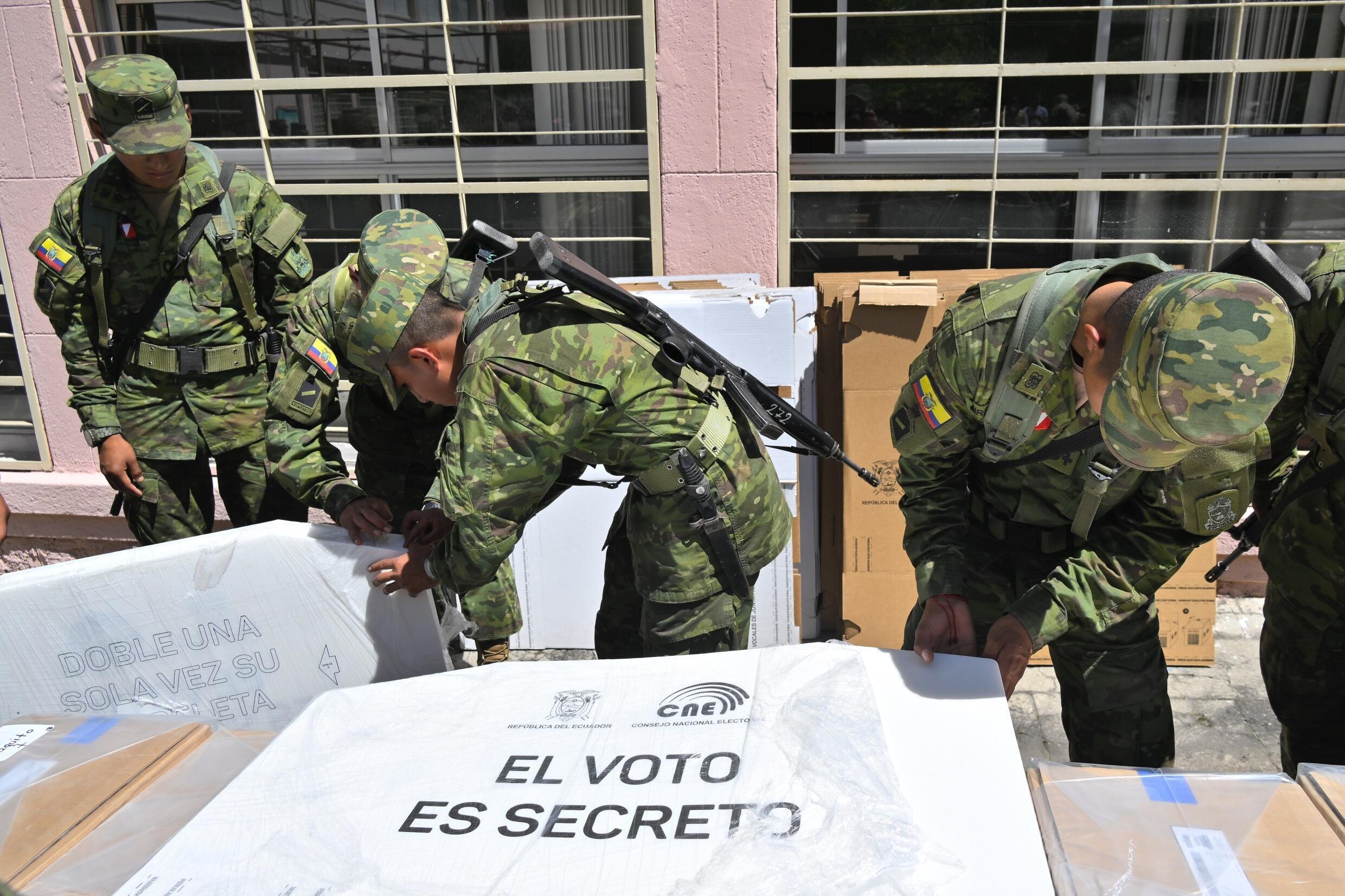 Ecuador votes on extradition amid crime boom