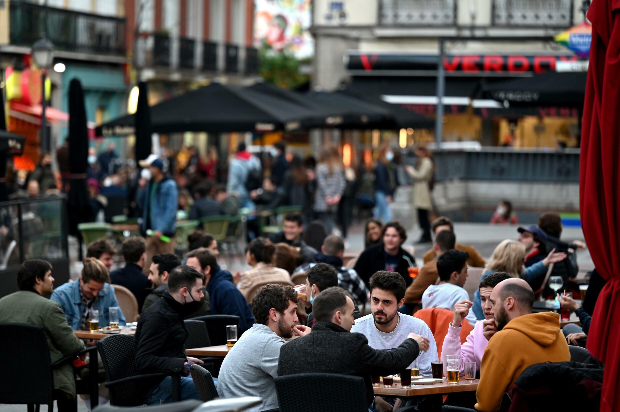 El pasaporte covid se abre paso en España entre dudas