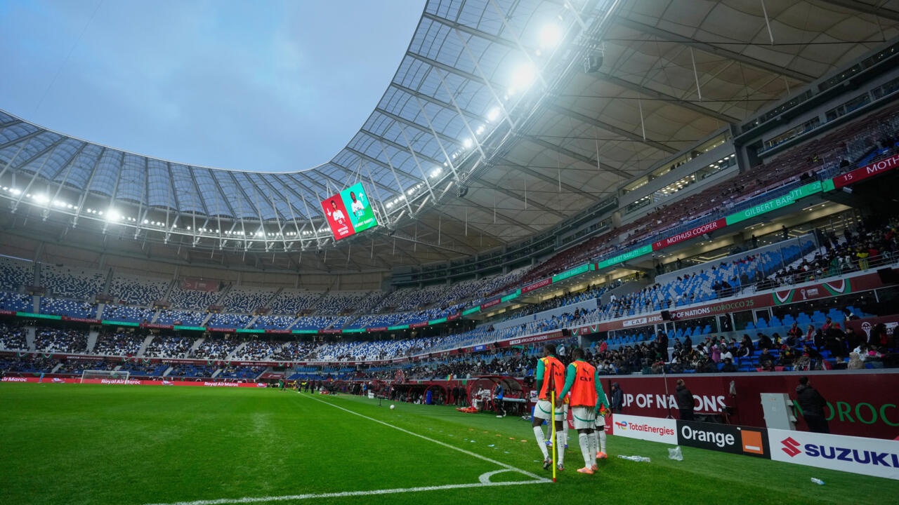 ملاعب ضخمة وأمطار وغلاء التذاكر.. أسباب تفسر قلة الجماهير في بعض مباريات كأس أمم أفريقيا