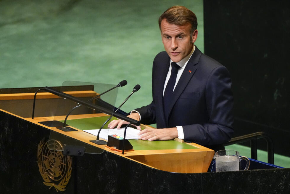 El presidente francés Emmanuel Macron habla durante una reunión de alto nivel en las Naciones Unidas destinada a impulsar el apoyo a una solución de dos Estados para el conflicto israelo-palestino, el lunes 22 de septiembre de 2025, en la sede de la ONU.