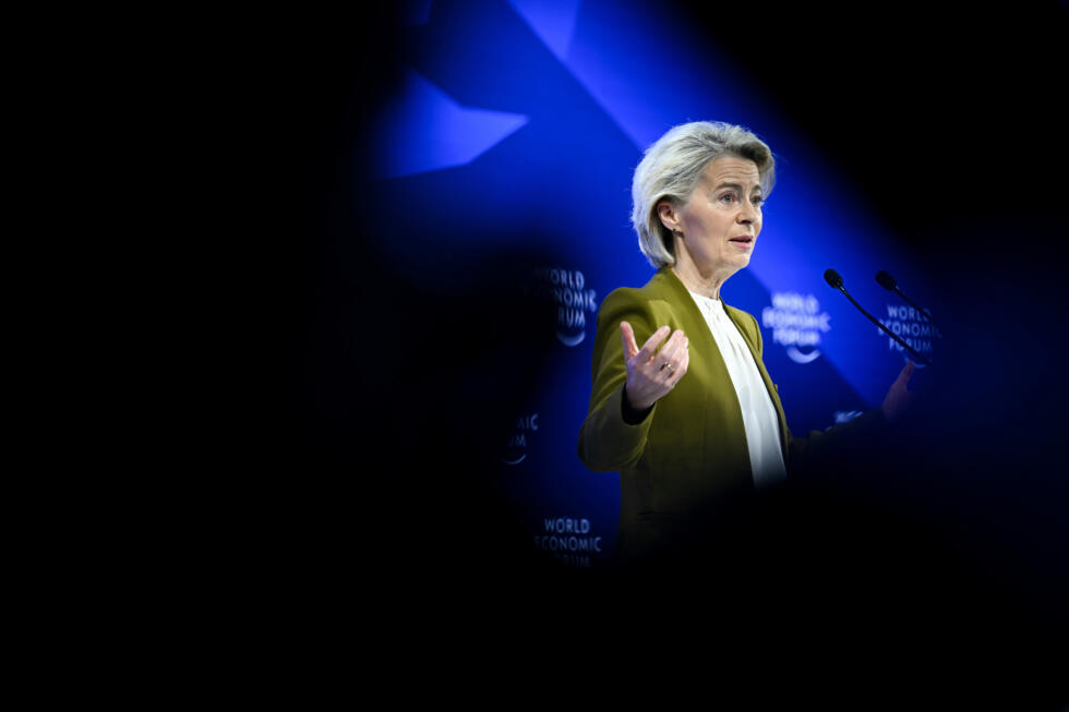 La presidenta de la Comisión Europea, Ursula von der Leyen, pronuncia un discurso en el Foro Económico Mundial, en Davos, Suiza, el 20 de enero de 2026