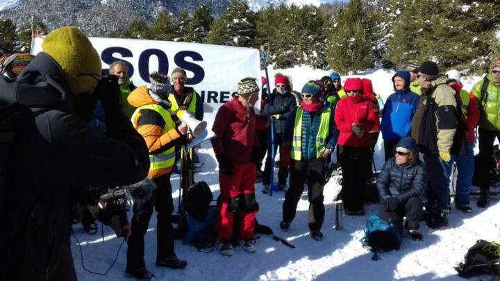 London-bound migrant 'solidarity' march leaves Italian border town