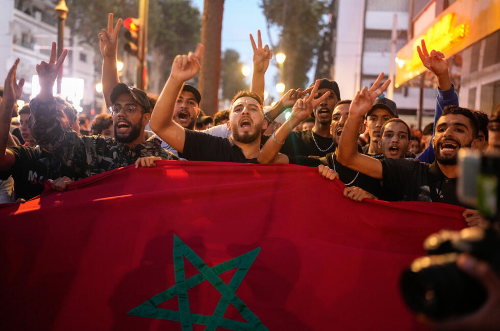 Un grupo de manifestantes exige mayor inversión en sanidad y educación en Rabat (Marruecos), durante la primera manifestación autorizada en la capital, el 2 de octubre de 2025.