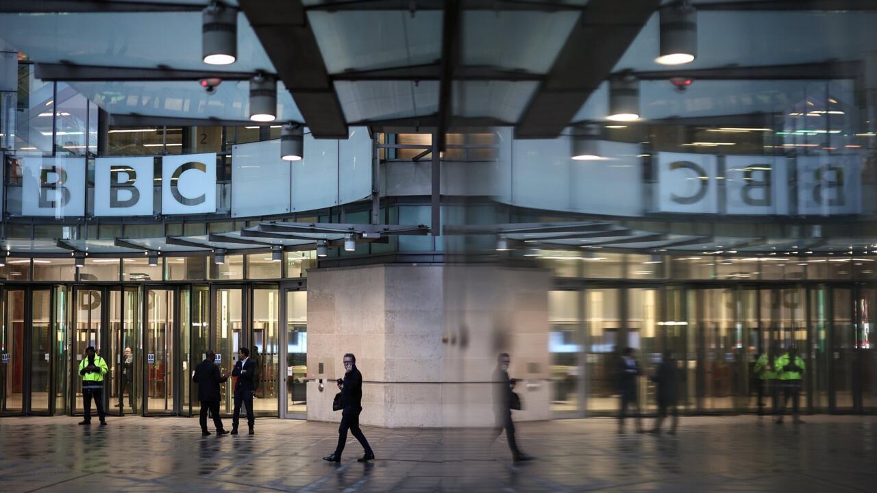 ترامب يعتزم مطالبة "بي بي سي" بخمسة مليارات دولار تعويضا عن التوليف المضلل لأحد خطاباته