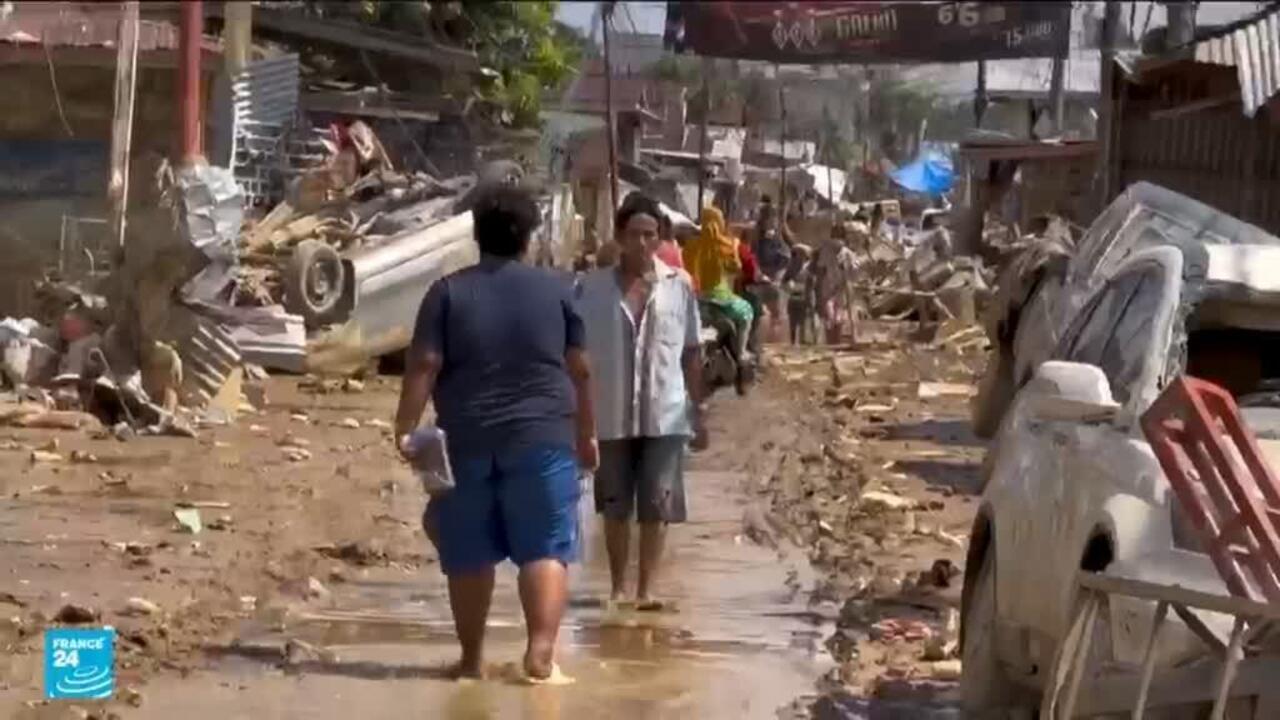 إندونيسيا: ارتفاع عدد قتلى الفيضانات التي ضربت جزيرة سومطرة إلى أكثر من 900