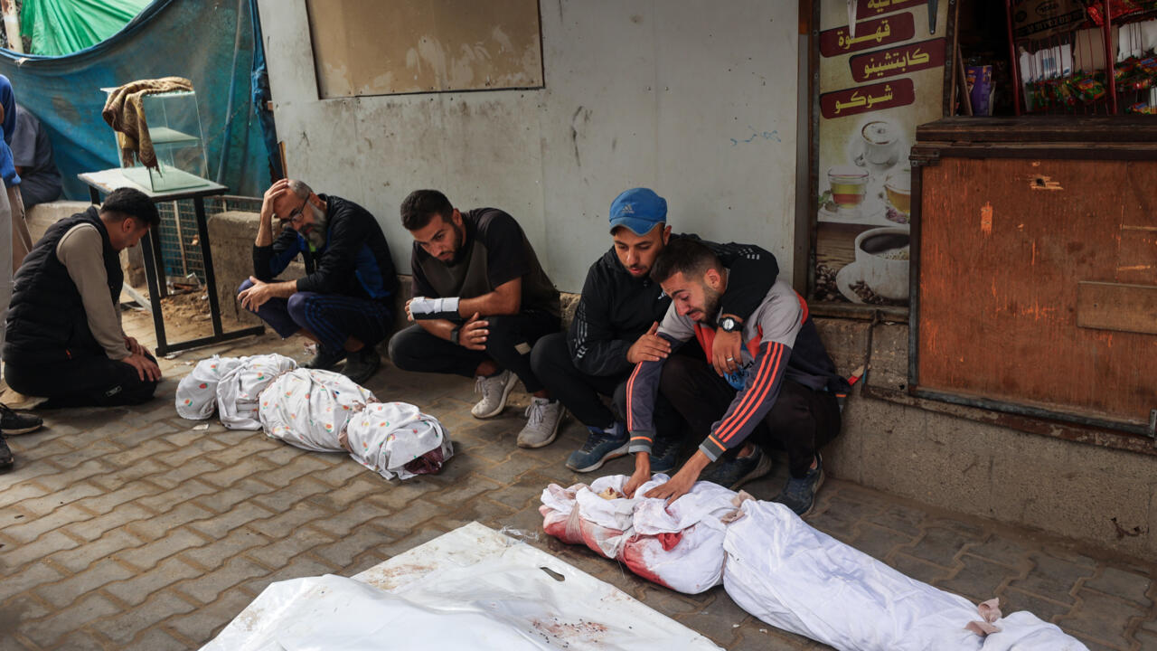 الدفاع المدني يعلن مقتل 50 شخصا في ضربات إسرائيلية على قطاع غزة